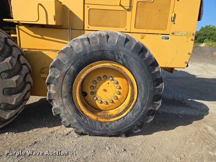 image for item EW8500 2005 John Deere 670D motor grader