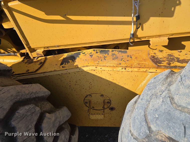 image for item EW8500 2005 John Deere 670D motor grader