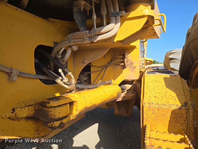image for item EW8500 2005 John Deere 670D motor grader