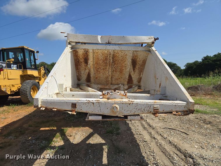 image for item EW8501 1992 Ranch Manufacturing Co. bottom dump trailer