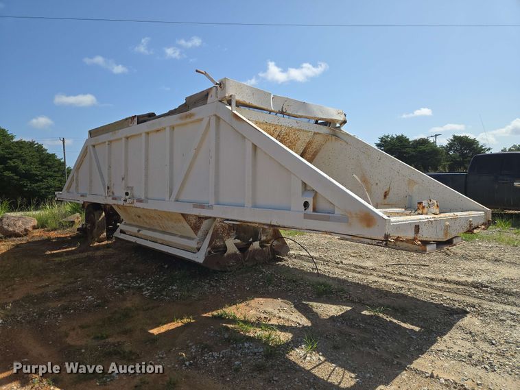 image for item EW8501 1992 Ranch Manufacturing Co. bottom dump trailer