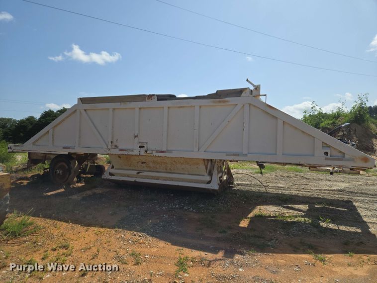 image for item EW8501 1992 Ranch Manufacturing Co. bottom dump trailer