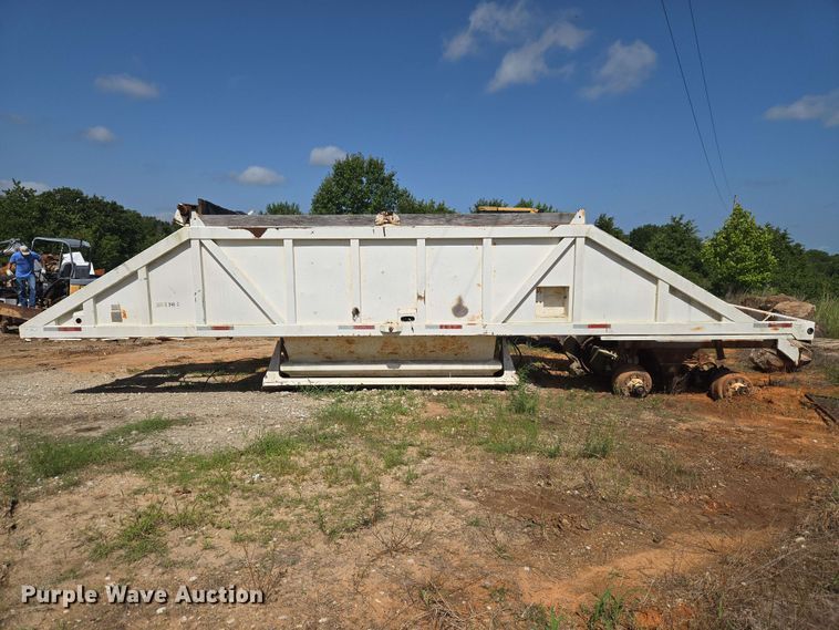 image for item EW8501 1992 Ranch Manufacturing Co. bottom dump trailer