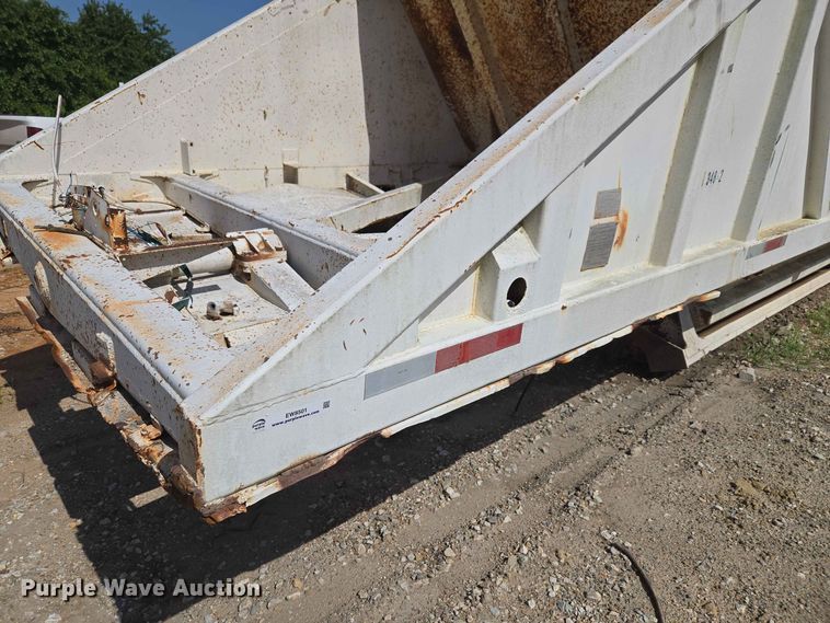 image for item EW8501 1992 Ranch Manufacturing Co. bottom dump trailer