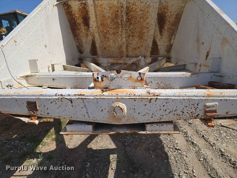 image for item EW8501 1992 Ranch Manufacturing Co. bottom dump trailer