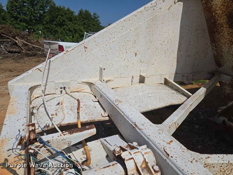 image for item EW8501 1992 Ranch Manufacturing Co. bottom dump trailer
