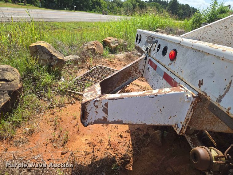image for item EW8501 1992 Ranch Manufacturing Co. bottom dump trailer