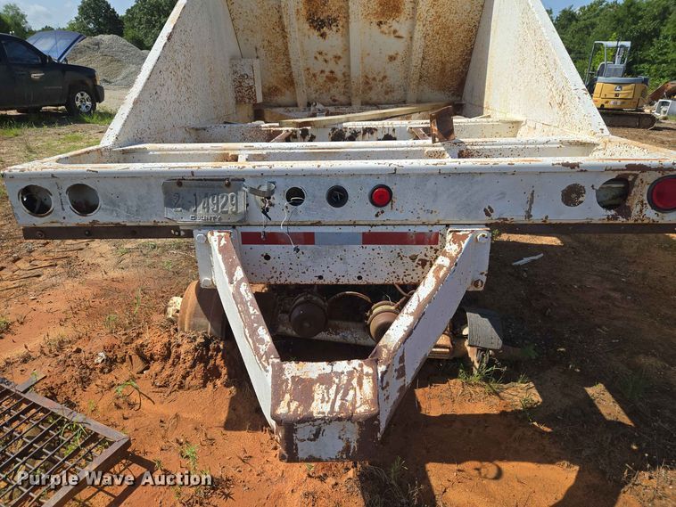image for item EW8501 1992 Ranch Manufacturing Co. bottom dump trailer