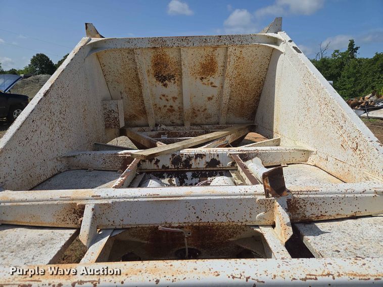 image for item EW8501 1992 Ranch Manufacturing Co. bottom dump trailer