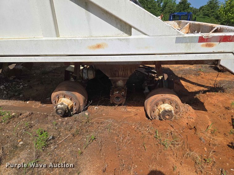image for item EW8501 1992 Ranch Manufacturing Co. bottom dump trailer