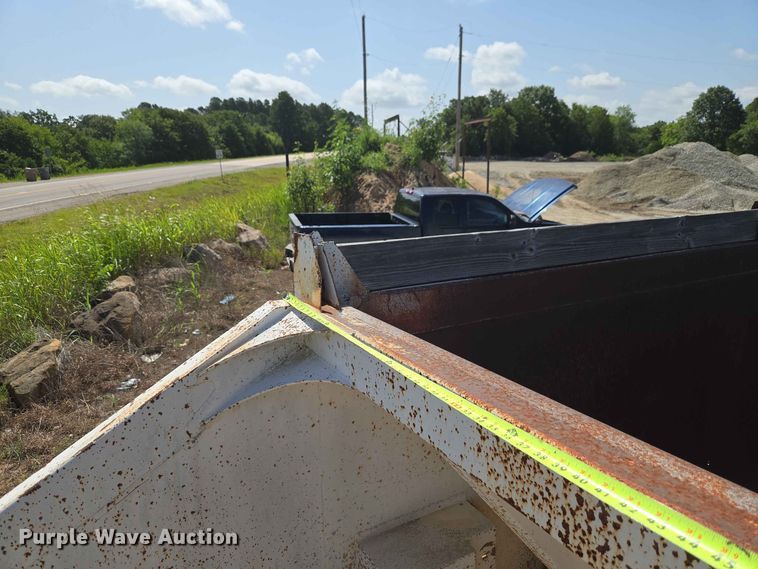 image for item EW8501 1992 Ranch Manufacturing Co. bottom dump trailer