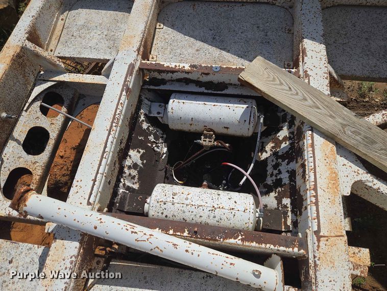image for item EW8501 1992 Ranch Manufacturing Co. bottom dump trailer
