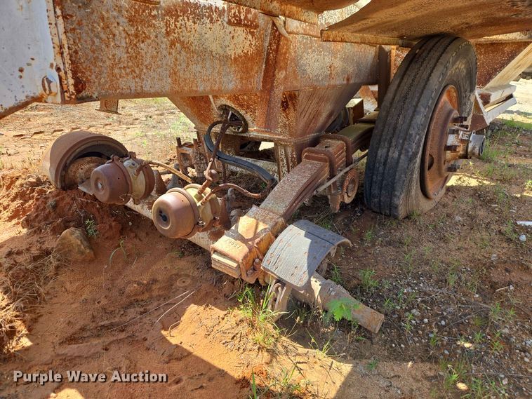 image for item EW8501 1992 Ranch Manufacturing Co. bottom dump trailer