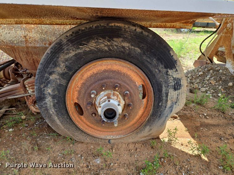 image for item EW8501 1992 Ranch Manufacturing Co. bottom dump trailer