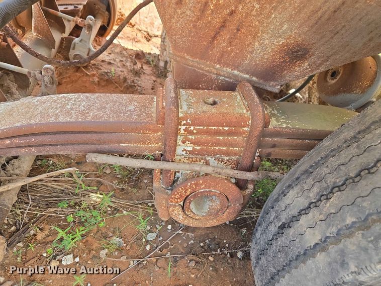 image for item EW8501 1992 Ranch Manufacturing Co. bottom dump trailer