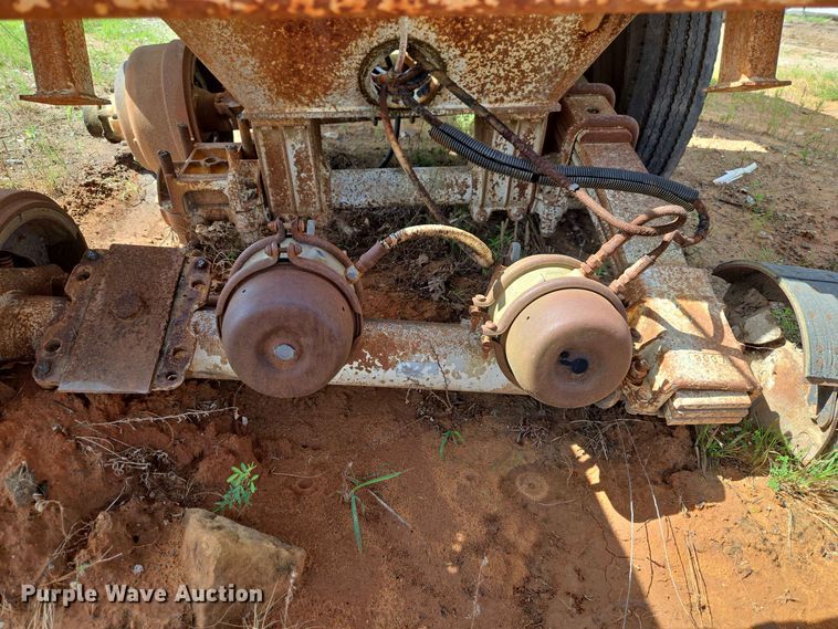 image for item EW8501 1992 Ranch Manufacturing Co. bottom dump trailer