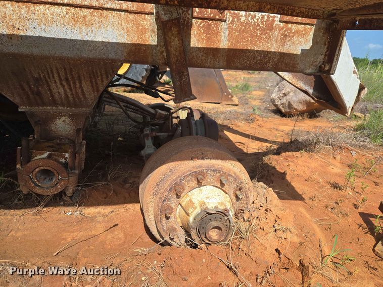 image for item EW8501 1992 Ranch Manufacturing Co. bottom dump trailer