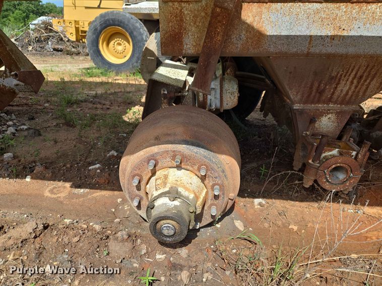 image for item EW8501 1992 Ranch Manufacturing Co. bottom dump trailer