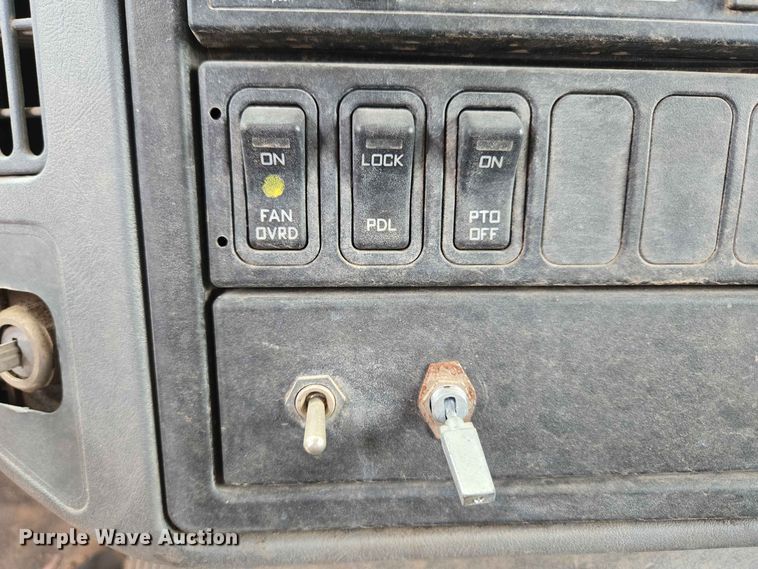 image for item EW8503 2007 International SF637 dump truck