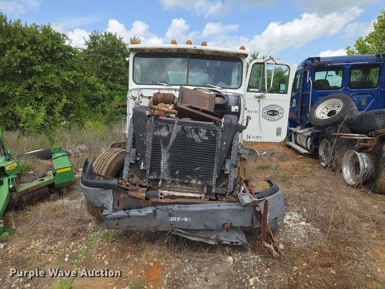 image for item EW8504 1994 International 9400 semi truck