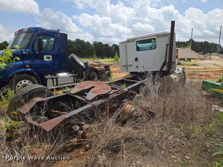 image for item EW8504 1994 International 9400 semi truck