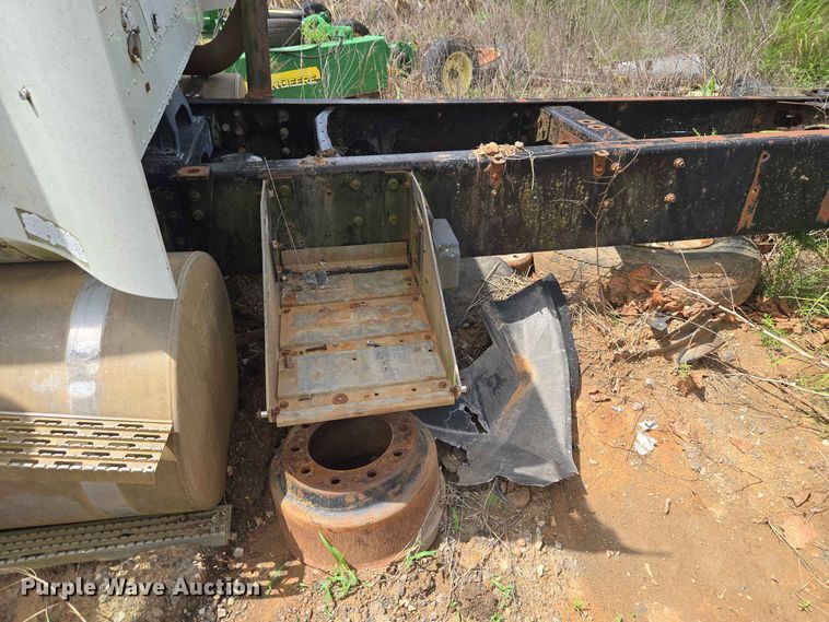 image for item EW8504 1994 International 9400 semi truck
