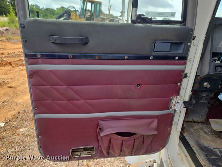 image for item EW8504 1994 International 9400 semi truck