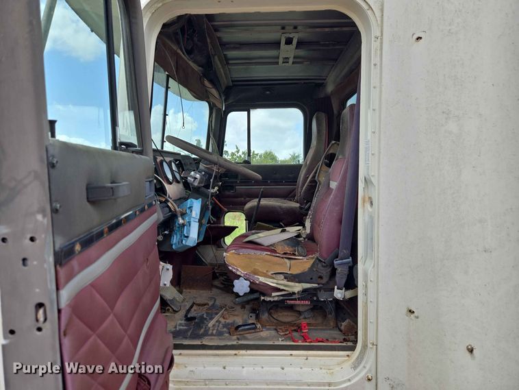 image for item EW8504 1994 International 9400 semi truck