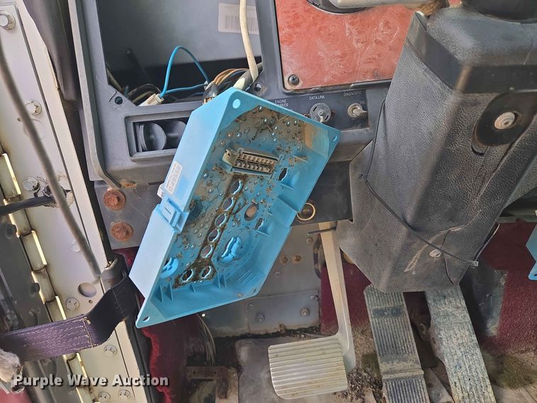image for item EW8504 1994 International 9400 semi truck
