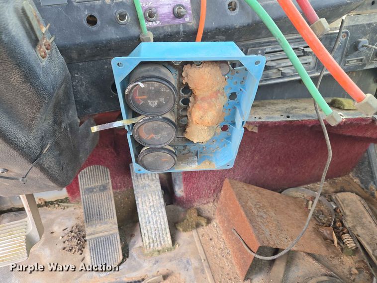 image for item EW8504 1994 International 9400 semi truck