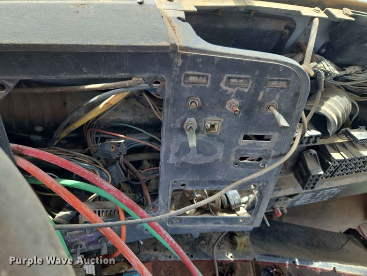 image for item EW8504 1994 International 9400 semi truck
