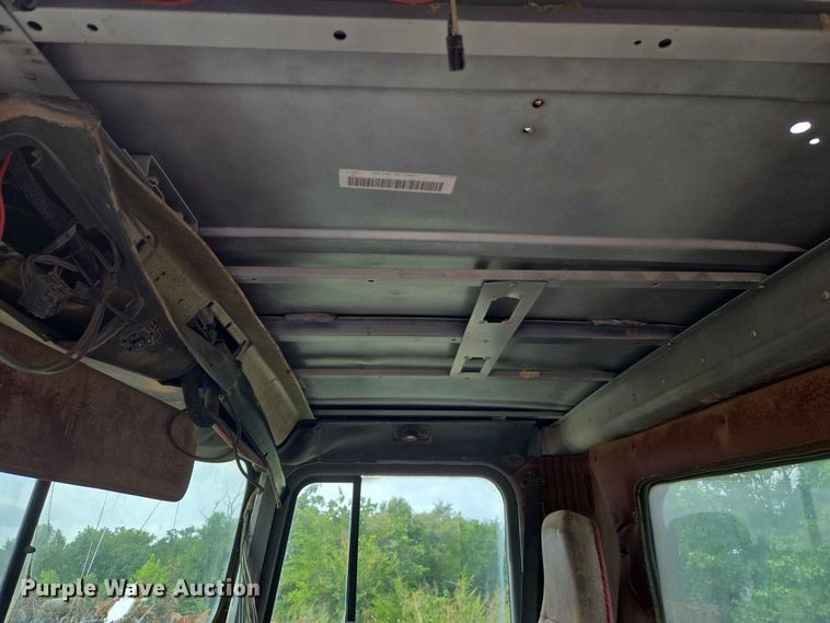image for item EW8504 1994 International 9400 semi truck
