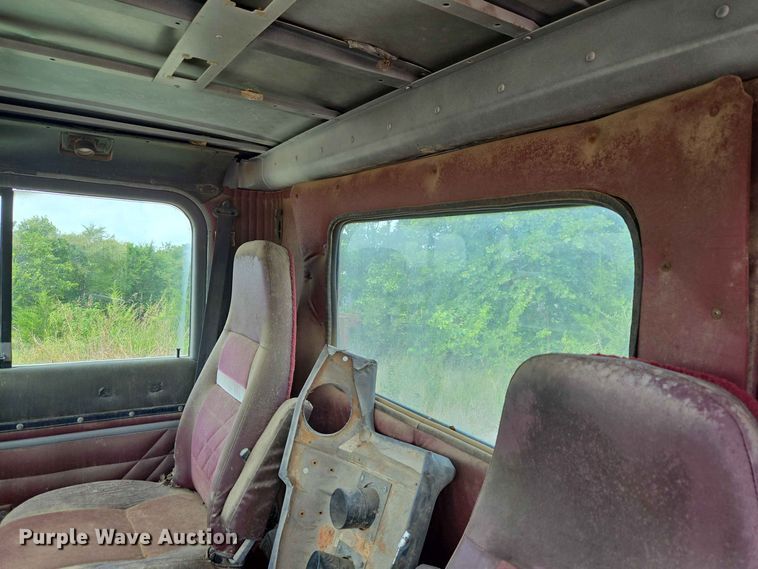 image for item EW8504 1994 International 9400 semi truck