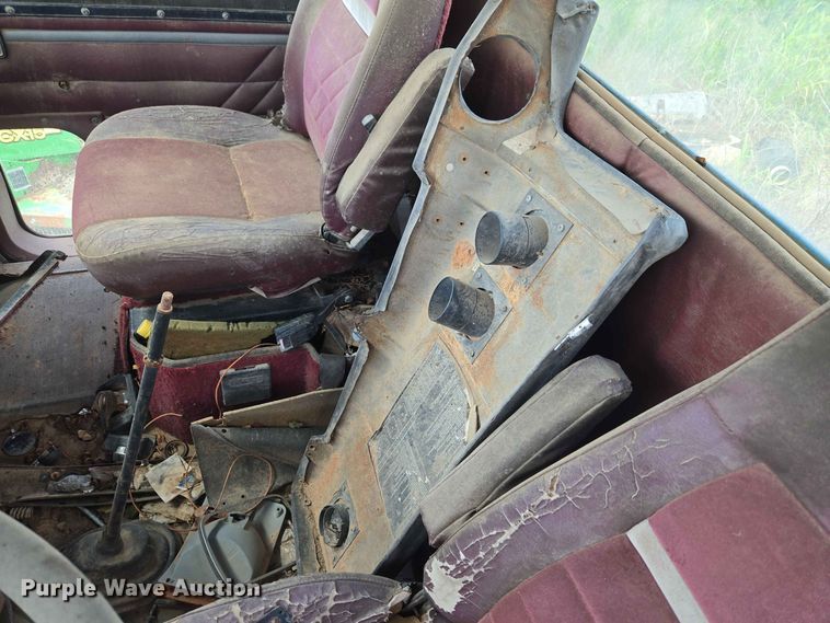 image for item EW8504 1994 International 9400 semi truck