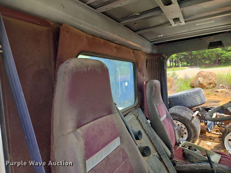 image for item EW8504 1994 International 9400 semi truck