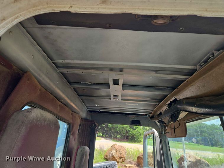 image for item EW8504 1994 International 9400 semi truck