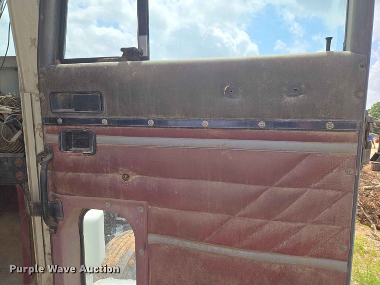 image for item EW8504 1994 International 9400 semi truck