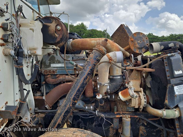 image for item EW8504 1994 International 9400 semi truck