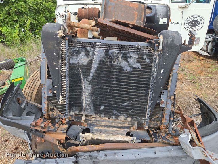 image for item EW8504 1994 International 9400 semi truck