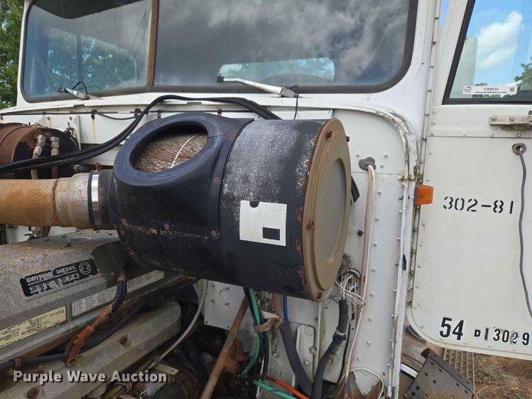 image for item EW8504 1994 International 9400 semi truck
