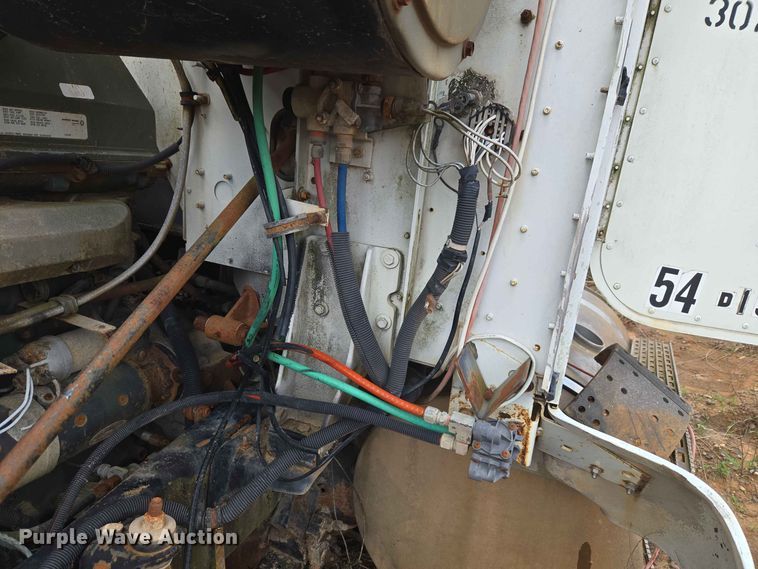 image for item EW8504 1994 International 9400 semi truck