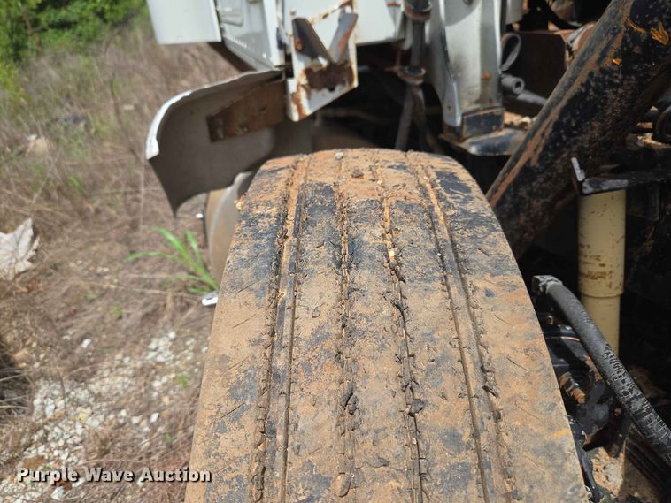image for item EW8504 1994 International 9400 semi truck