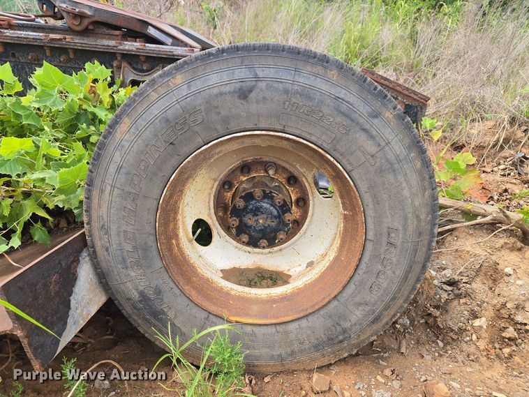 image for item EW8504 1994 International 9400 semi truck