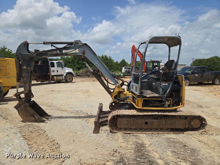 image for item EW8505 2005 John Deere 50D mini excavator