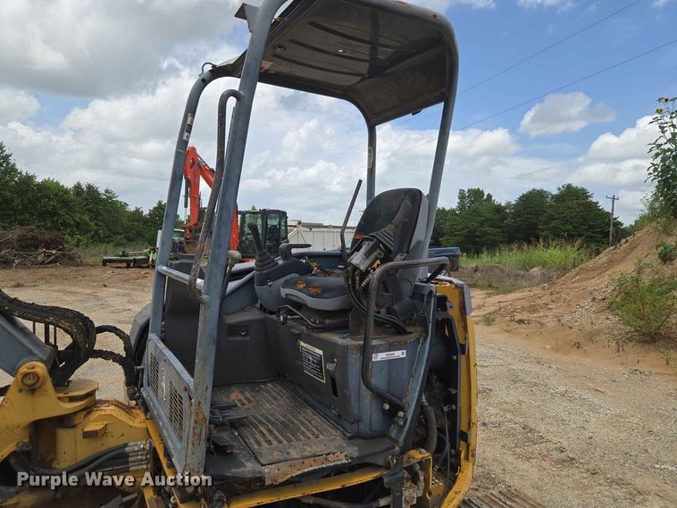 image for item EW8505 2005 John Deere 50D mini excavator