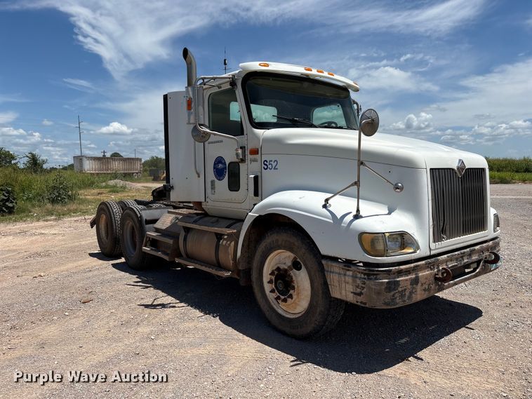 image for item EX0009 2002 International 9400i semi truck
