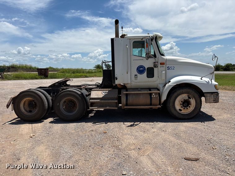 image for item EX0009 2002 International 9400i semi truck