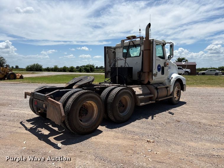 image for item EX0009 2002 International 9400i semi truck