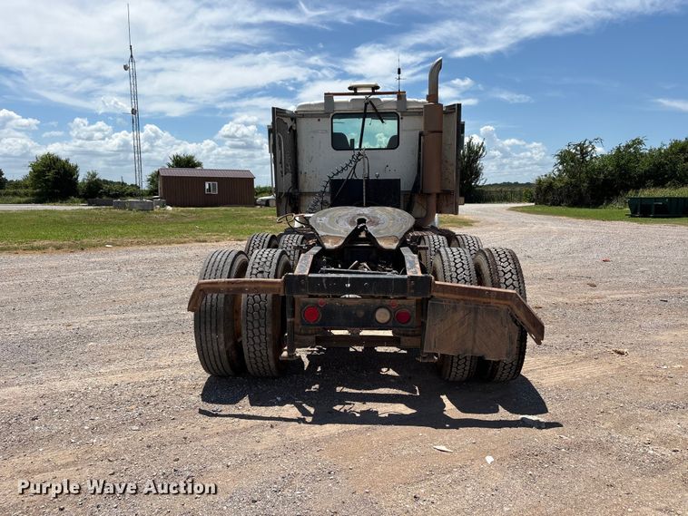 image for item EX0009 2002 International 9400i semi truck