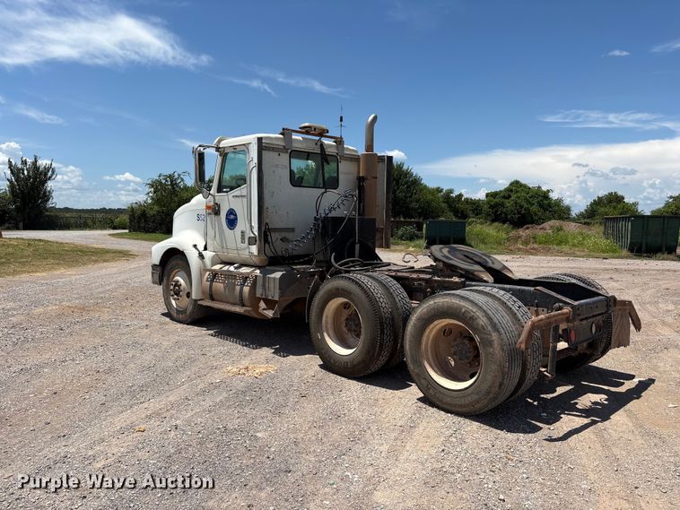 image for item EX0009 2002 International 9400i semi truck